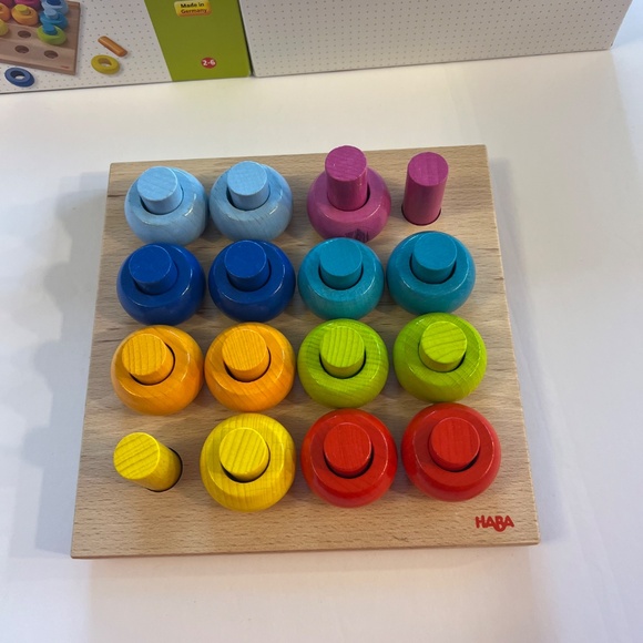 HABA Rainbow Whirls Pegging Game STEM Palette of Pegs Toy Ages 2 to 6 - Picture 3 of 7